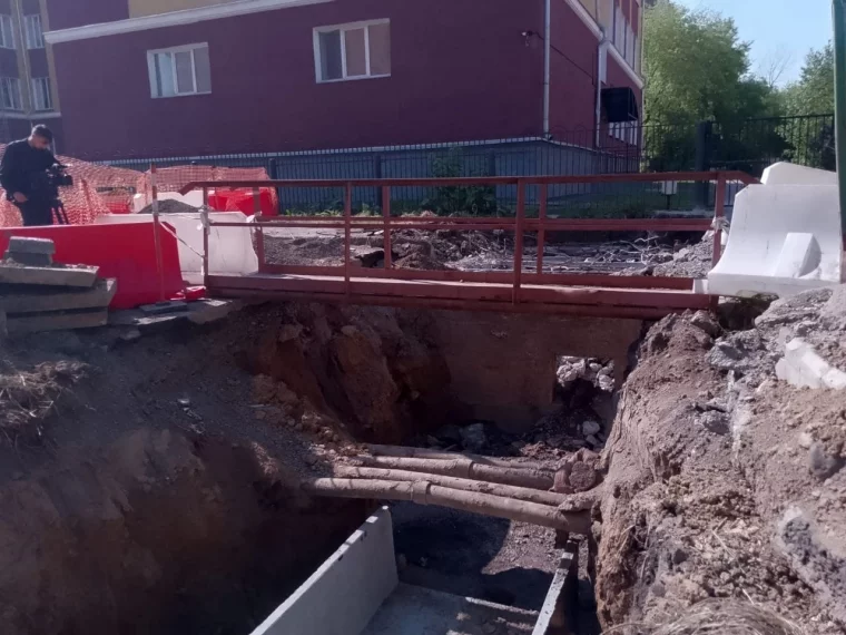 Фото: В Новокузнецке на улице Хитарова заменят трубопровод, которому 35 лет 4