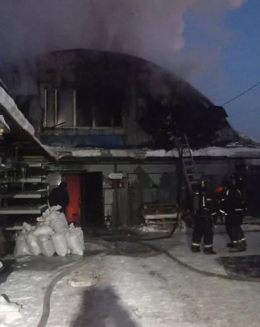 В Новокузнецке сотрудники МЧС спасли человека на пожаре