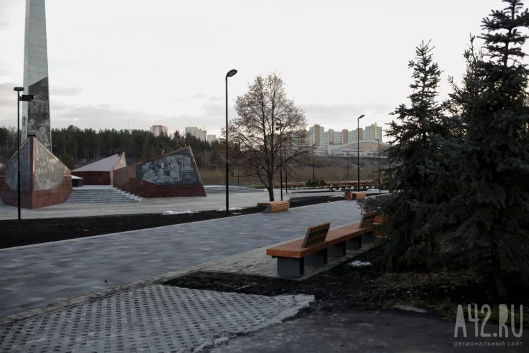Фото: От списанного танка до 27-метровой стелы: как выглядит кемеровский парк Жукова после реконструкции 12