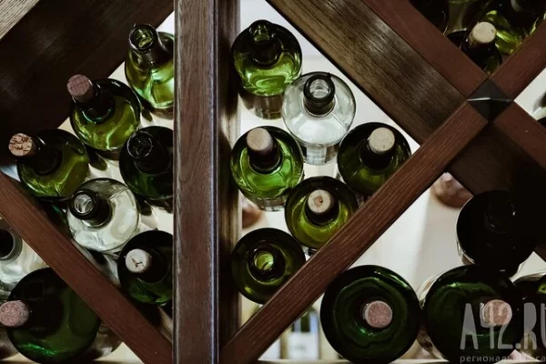 Врач объяснила, что будет с организмом, если выпить бокал вина днём