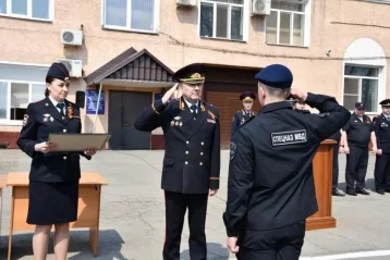 Фото: В Кемерове наградили полицейских,  выполнявших служебный долг в Херсонской области 4