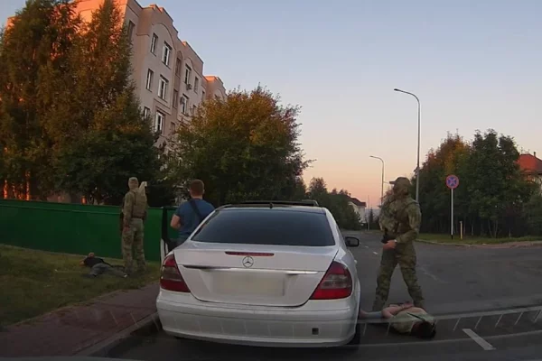 18 сим-боксов и 650 сим-карт: в Кемерове силовики задержали двух помощников кибермошенников