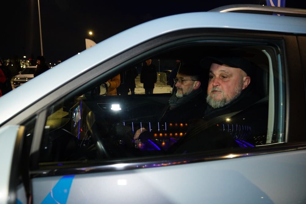 Сергей Цивилёв протестировал электромобиль «Москвич» и пообещал расширить сеть зарядных станций в Кузбассе
