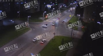 Фото: Момент жёсткого ДТП в кузбасском городе попал на видео 1