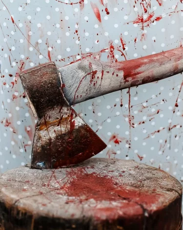 В Кузбассе вахтовик зарубил топором двух коллег и сбежал: возбуждено дело