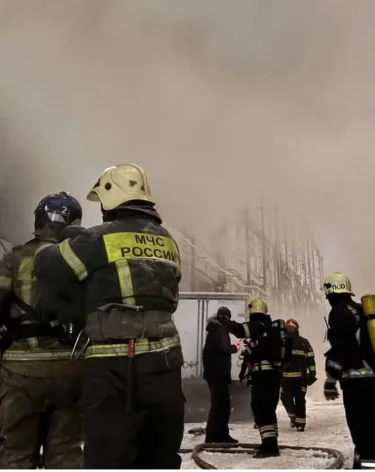 В Уфе тушат пожар в торговом центре