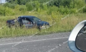 В Кемерове на Казачьем тракте в результате ДТП машина вылетела в кювет