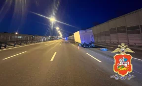 В Мытищах женщину насмерть сбило оторвавшееся колесо грузовика 