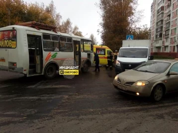 Фото: После ДТП с маршруткой и «Газелью» в Кемерове госпитализировали девочку 1