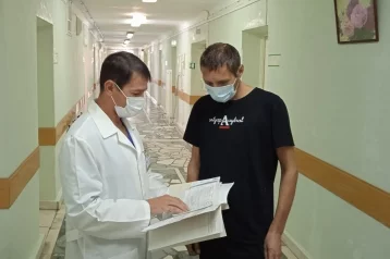 Фото: В Кузбассе врачи провели сложную операцию и спасли пациента с тяжёлым ранением 1