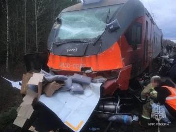 Фото: Смертельное ДТП с электричкой и грузовиком произошло в Нижегородской области  1