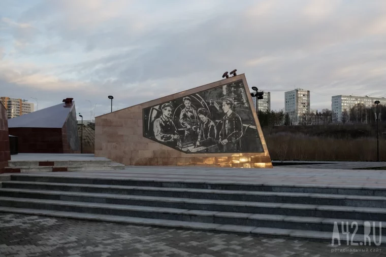 Фото: От списанного танка до 27-метровой стелы: как выглядит кемеровский парк Жукова после реконструкции 14