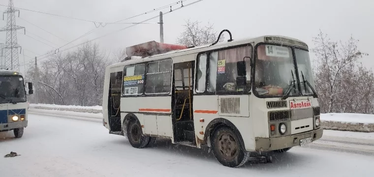 Фото: В Новокузнецке на ходу загорелась маршрутка 2