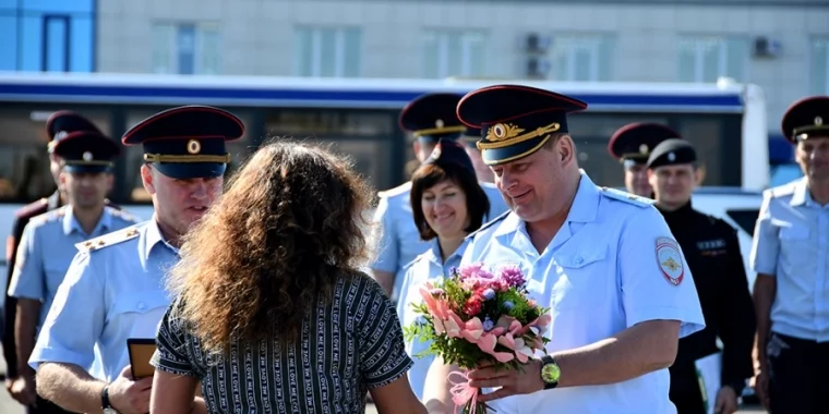 Фото: Подходил под описание: две кемеровчанки задержали в парке подозреваемого в преступлении 2