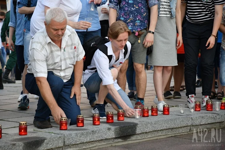 Фото: В Кемерове прошла акция «Свеча памяти» 5