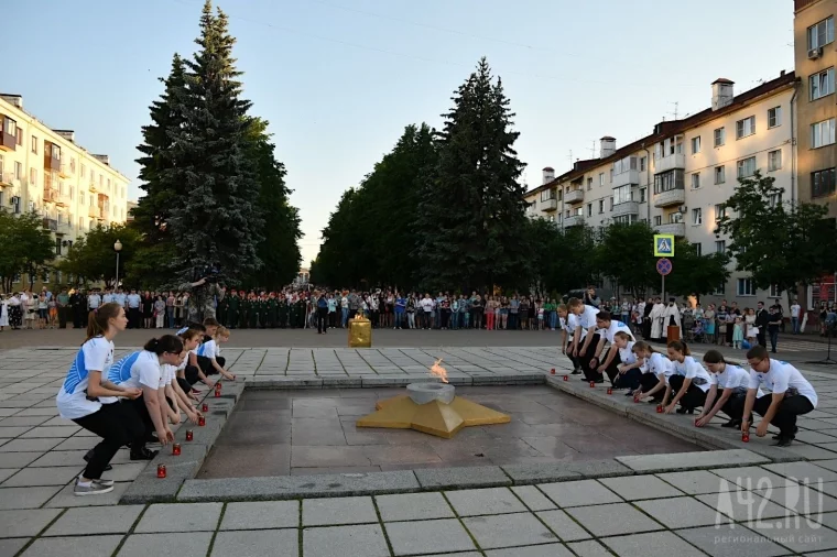 Фото: В Кемерове прошла акция «Свеча памяти» 7