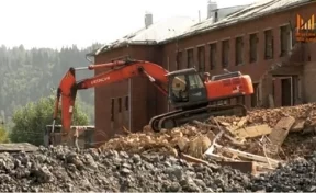 В Кузбассе решили демонтировать школу, в которой рухнула стена