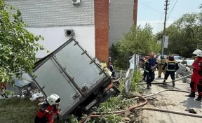 Смертельное ДТП: грузовик протаранил дом в Саратове