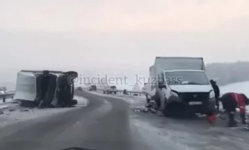 Фото: Три человека пострадали в серьёзном ДТП на автодороге Кемерово — Новокузнецк 1