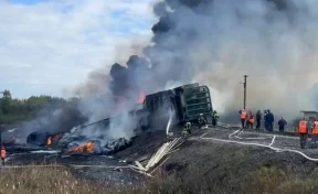 Погиб водитель фуры, столкнувшейся с грузовым поездом на переезде в Смоленской области 