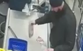 Новокузнечанин попытался похитить из магазина рыбу и виски