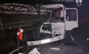 В Чувашии 13-летняя пассажирка автобуса погибла в жёстком ДТП с лесовозом 
