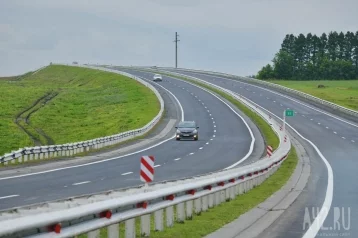 Фото: Очевидцы: пассажирский автобус Кемерово — Прокопьевск потерял шину на ходу 1