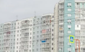 В Екатеринбурге женщина погибла при падении из окна многоэтажки 