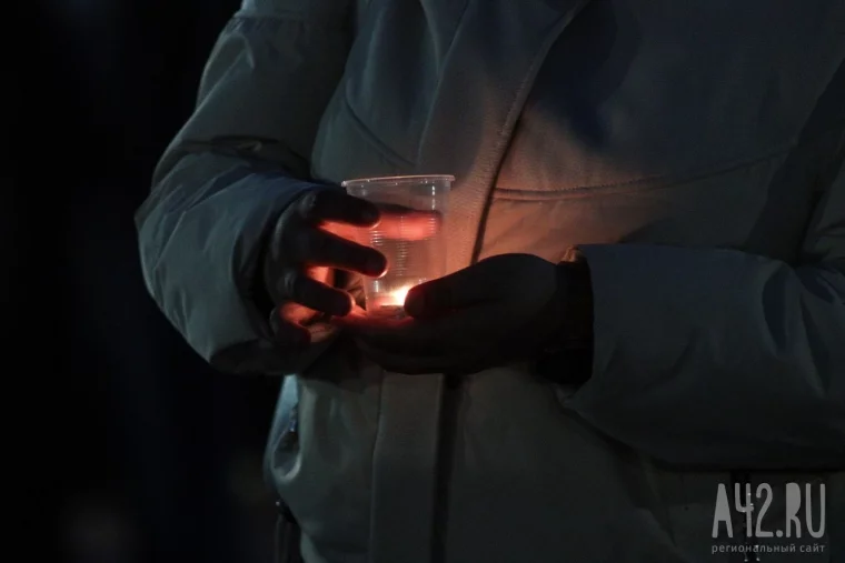 Фото: В Кемерове у мемориала Воину-освободителю зажгли «Свечи памяти» 28