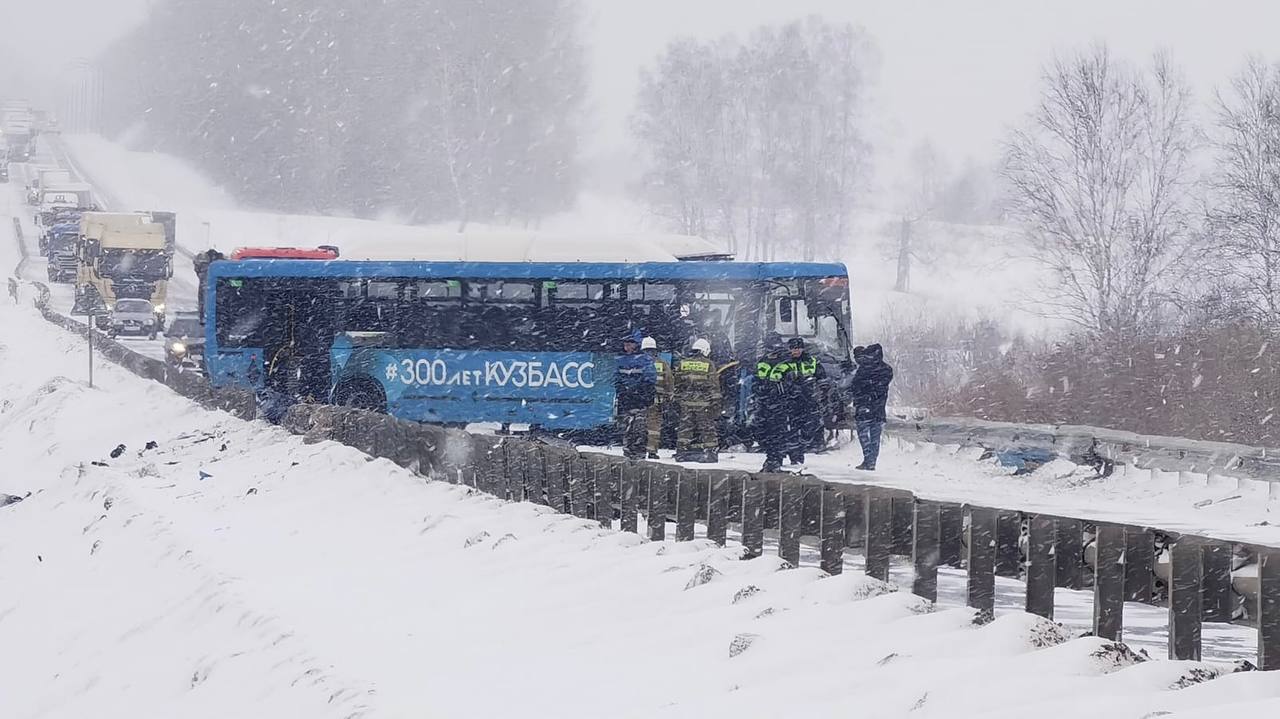 В Кузбассе произошла смертельная авария с автобусом. Погибли пять человек