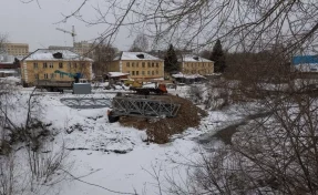 В Кемерове начали возводить технический мост через Искитимку