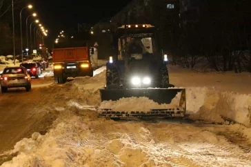 Фото: Илья Середюк сообщил о ночной уборке снега в Кемерове 3