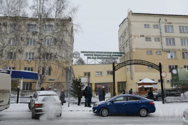 Фото: «Заминировано»: в Кемерове массово эвакуируют больницы и школы 5