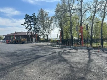 Фото: В Кемерове на путепроводе в Пионере началось асфальтирование подходов 2