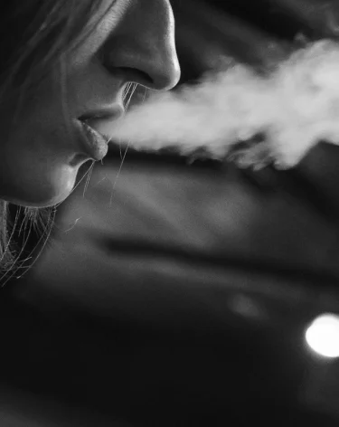 В Госдуме предложили повысить возрастной порог для торговли табаком и алкоголем