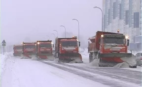 В уборке снега в Кемерове заняты 150 единиц техники