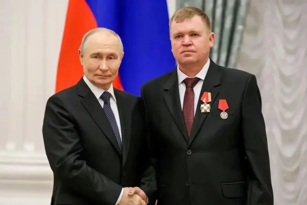 Владимир Путин вручил машинисту из Кузбасса орден «За доблестный труд»