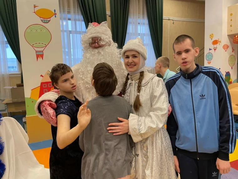Фото: Подарки с доставкой: «Разрез Кийзасский» поздравил воспитанников мысковского детского дома с Новым годом 6