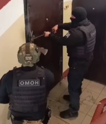 Фото: В Москве задержали 3 подростков за попытку поджечь релейный шкаф 1
