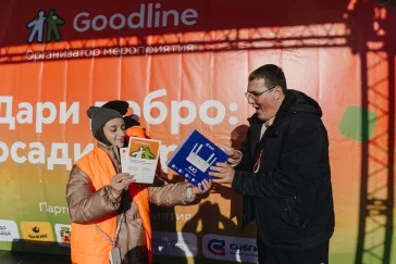 Фото: 10 000 новых деревьев в Новокузнецке: как прошёл масштабный экопраздник от Goodline 10