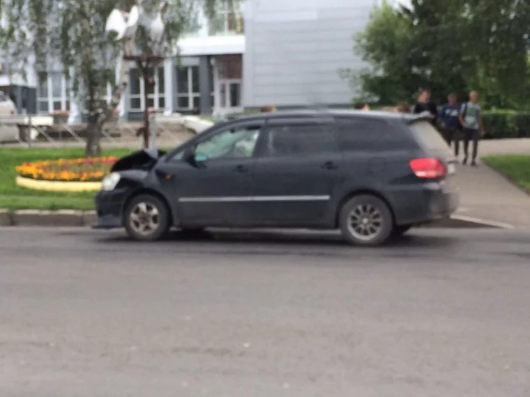 Фото: Авария с «перевёртышем» в центре Кемерова попала на видео 2