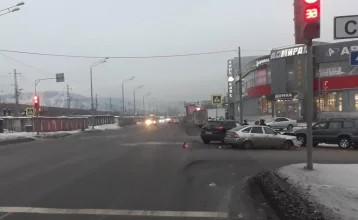 Фото: Три человека пострадали в жёстком ДТП на перекрёстке в Кузбассе 1