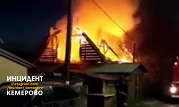 Фото: Крупный пожар в Кемерове попал на видео на улице Тенистой 1