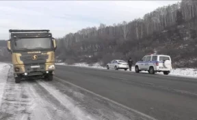 В Кузбассе водитель ездил без прав на неисправном грузовике