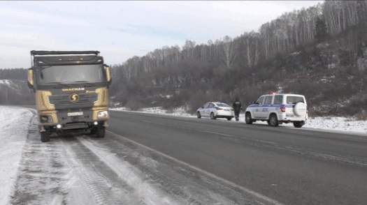 В Кузбассе водитель ездил без прав на неисправном грузовике
