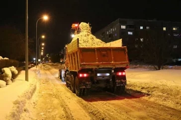 Фото: Илья Середюк сообщил о ночной уборке снега в Кемерове 4