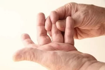 Фото: Медики перечислили пять опасных причин онемения в пальцах 1