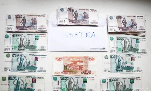 В Кузбассе главврача больницы задержали за взятку в 300 тысяч рублей