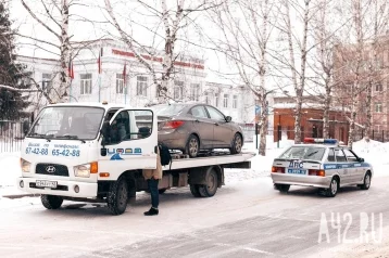 Фото: 177 автомобилей нарушителей эвакуировали с дорог Кемерова в ноябре 1