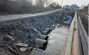 В Кузбассе временно закрыли проезд по переправе через реку Бачат